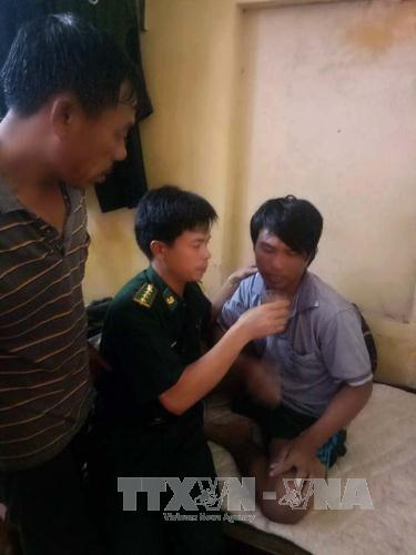 Cứu hai ngư dân trôi dạt trên biển Thanh Hóa ảnh 2